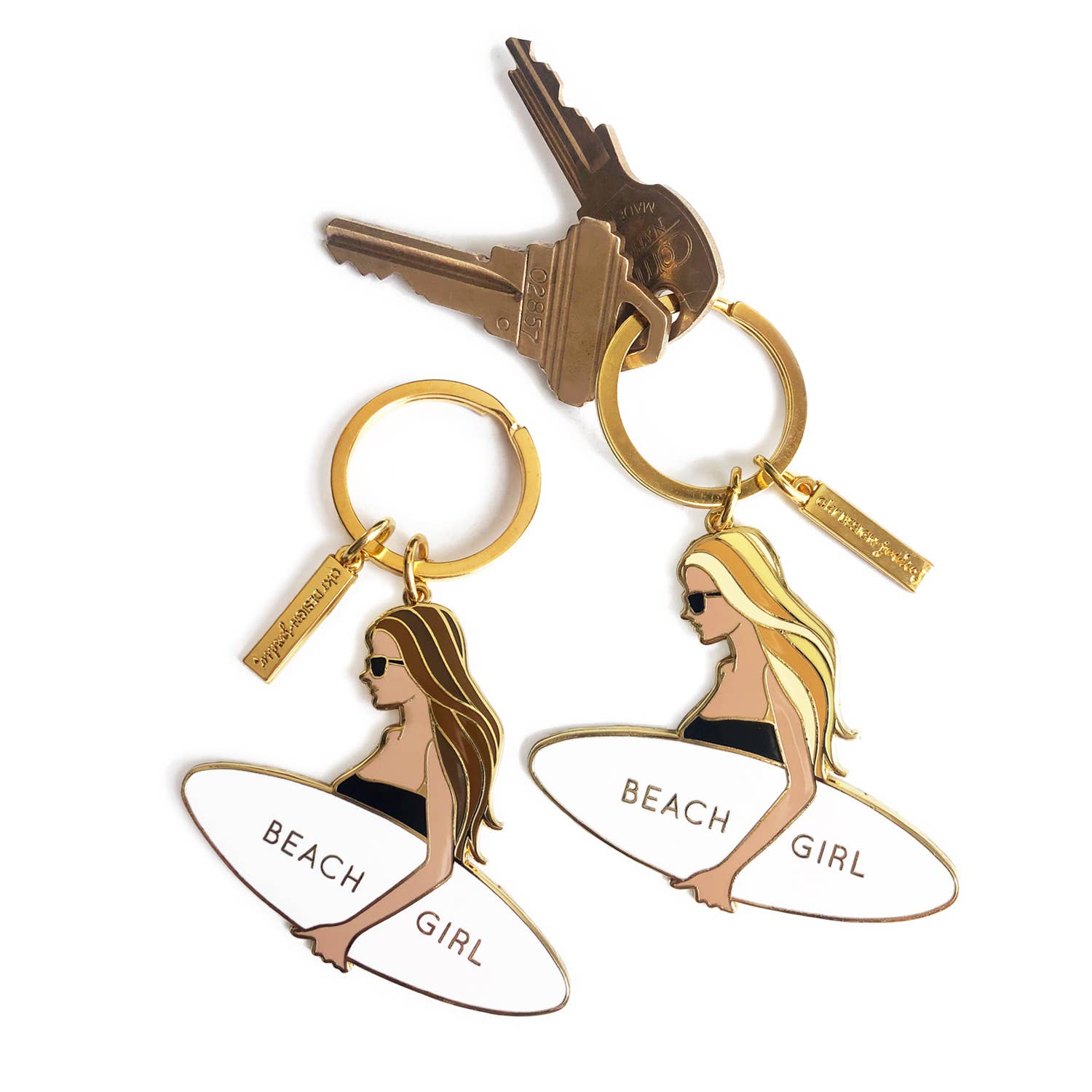 akrDesignStudio - Vente Porte-clés – femme - Porte-clés en émail Beach Girl Surfer - Cheveux blonds2