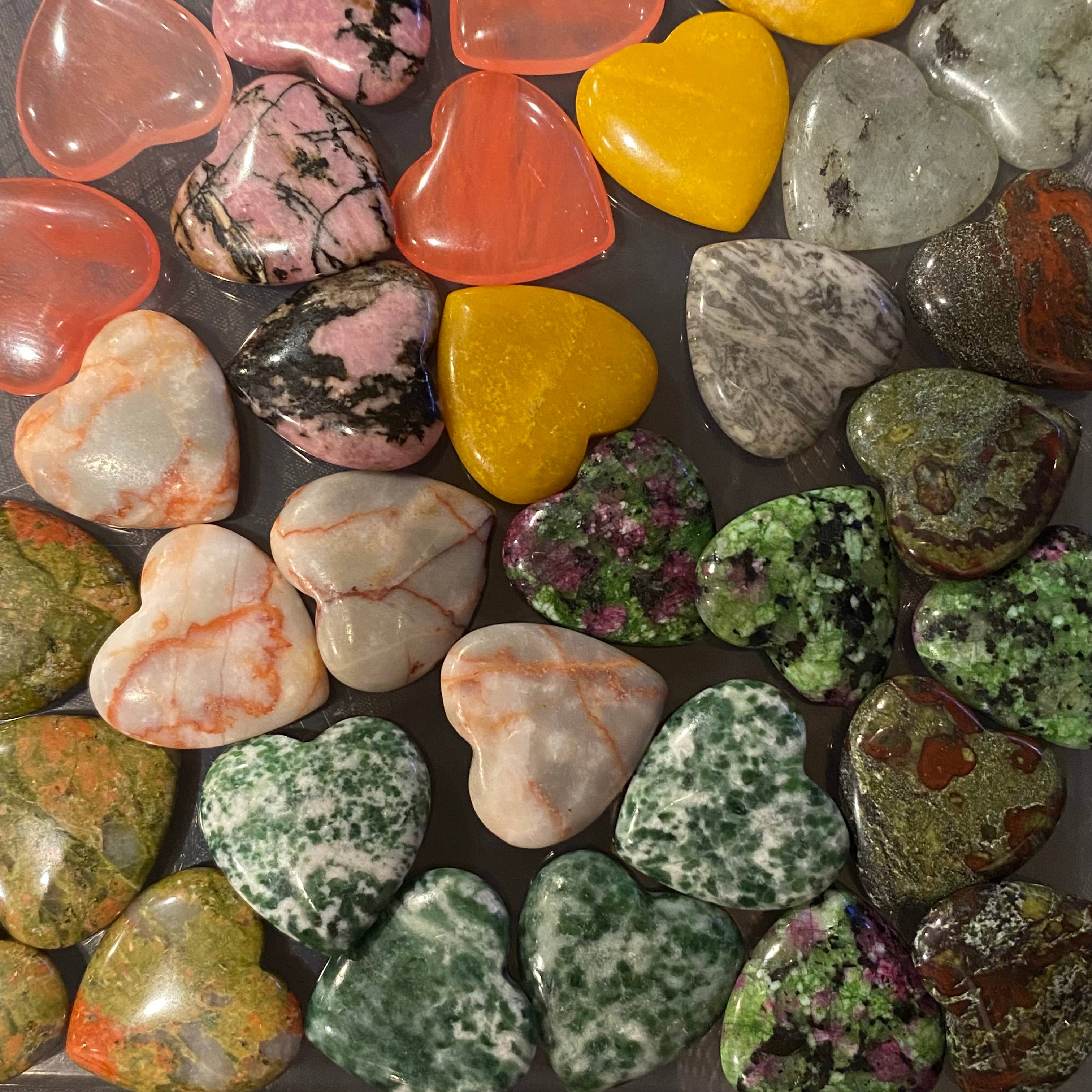 Wax Apothecary - Wholesale Spiritual Stone/Crystal - 💕 Crystal Mini Heart Stone Assortment ❤️💛💚💙💜🖤8