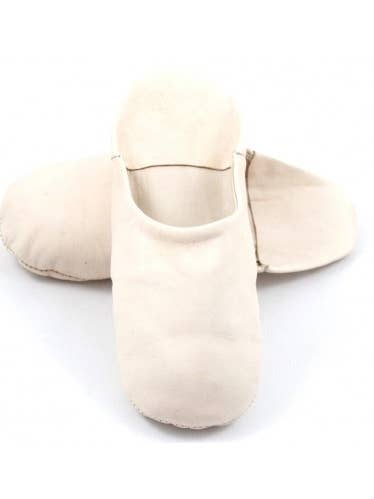 Naturlige marokkanske Babouche Basic hjemmesko - stilfuld komfort for engroshandel hos Bohemia Wholesale