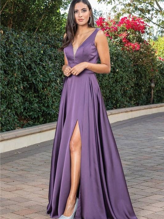 Robe de bal à fente haute et jupe plissée pour la vente par Dancing Queen Dress