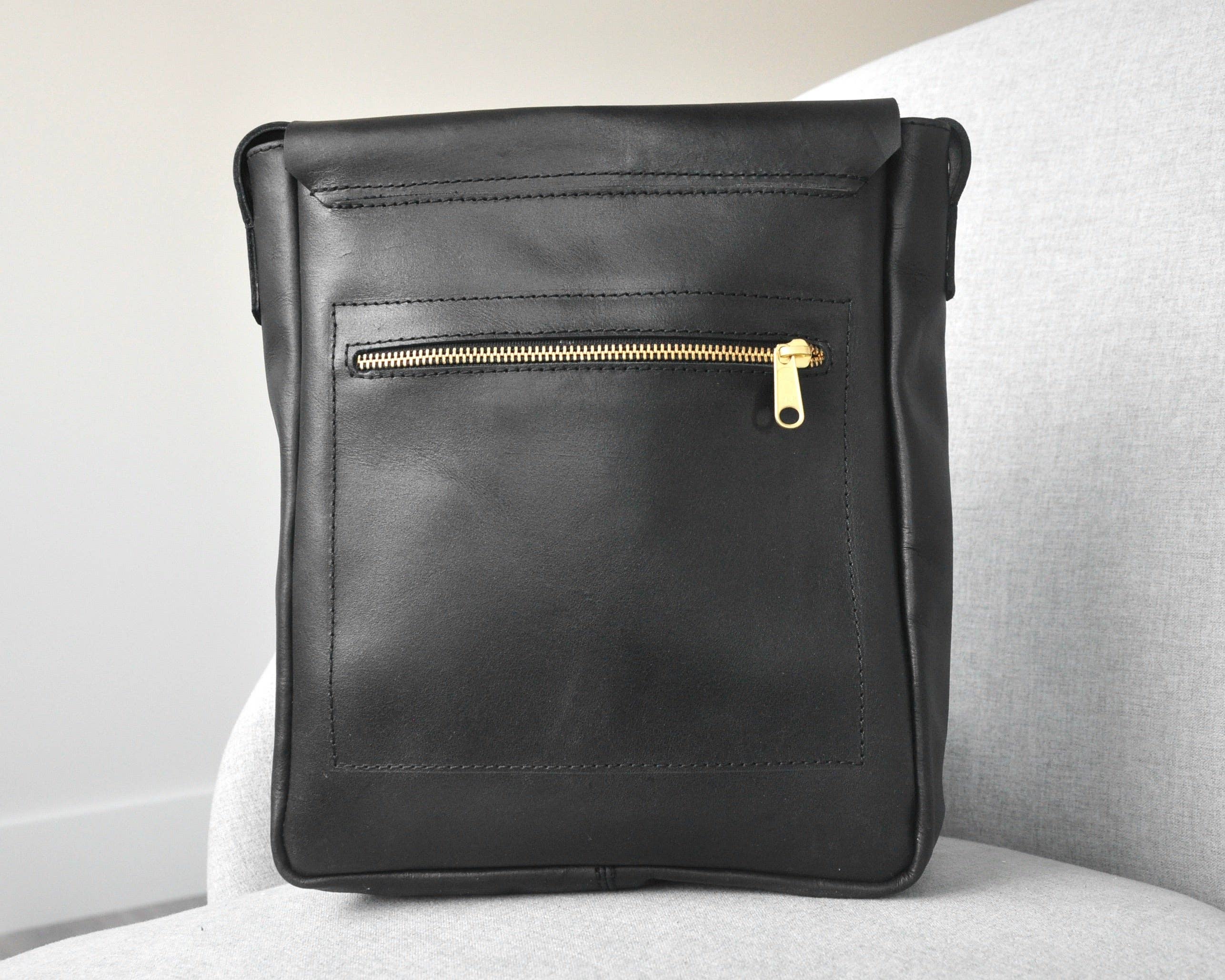 Zelaki Leather Company - Wholesale Crossbody Bag - Women's - Sira Crossbody Bag | Leather Messenger Purse | Unisex Bag2