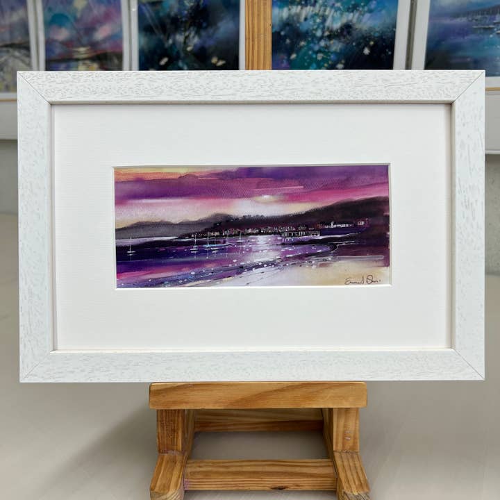 'Utsikt mot West Bay, Millport' - Inramat konstkort för wholesale av Emma S Davis Artist