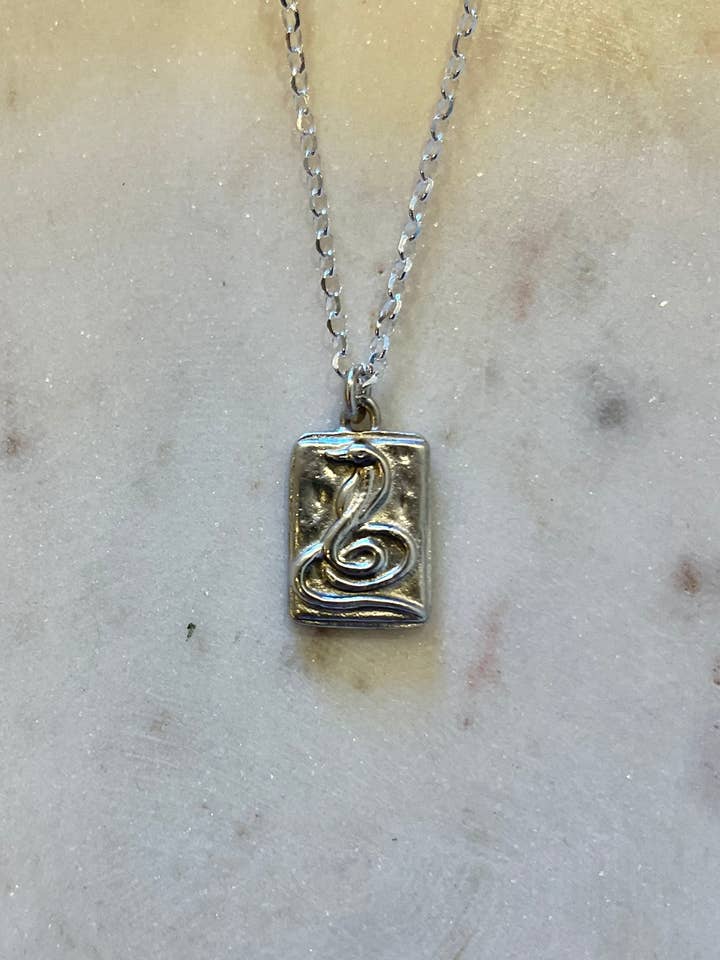 Collana con medaglione Cobra per la vendita all'ingrosso da parte di Azamel