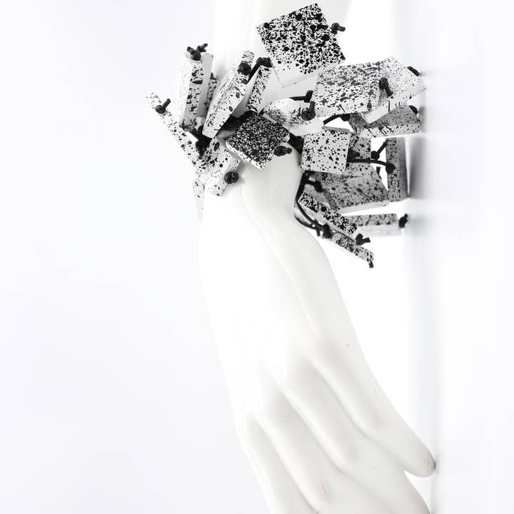 Jianhui London - Wholesale Bangle Bracelet - WOODEN SQUARES ON ELASTIC BRACELET HAND PAINTED