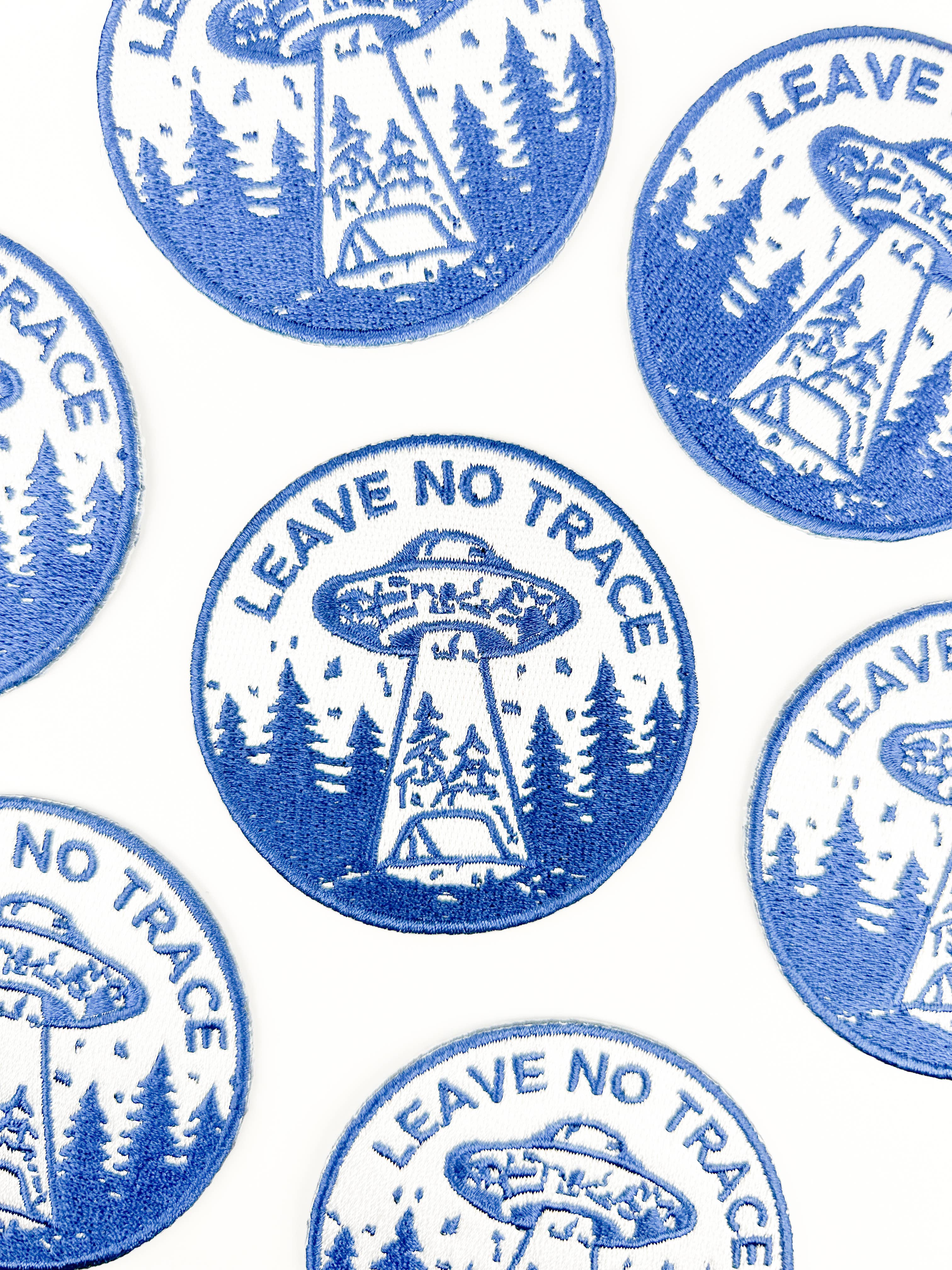 Field Trip Threads - Vendita all'ingrosso Toppe - Toppa UFO ricamata «Leave No Trace» UFO da campeggio3