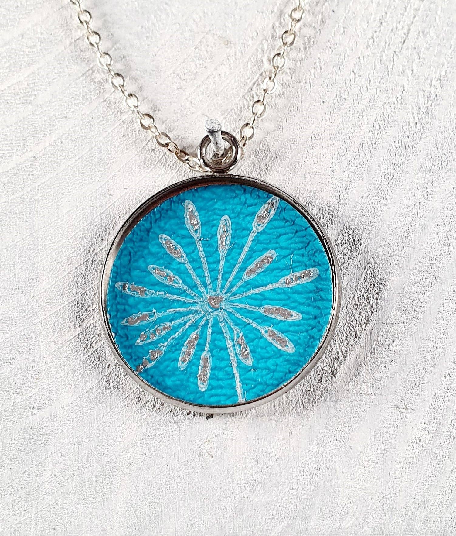 Jo Thomas Jewellery – wholesale Pendant/charm necklace – Dandelion sparklers1