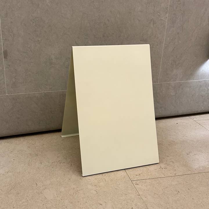 Signs and Mirrors - Venta al por mayor Letreros - Cartel de acera con marco en A de acero inoxidable #9 (Crema)