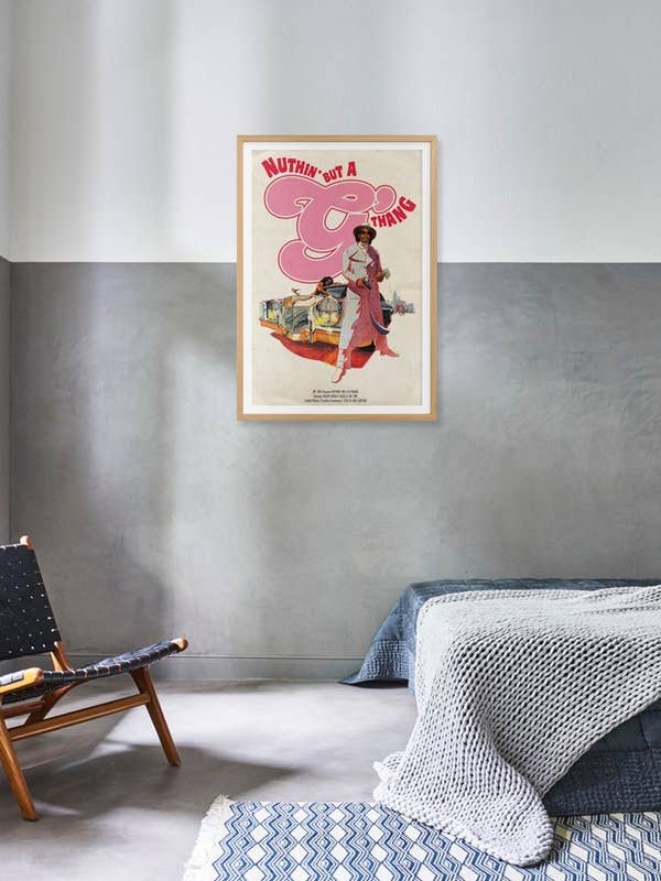 g - premium plakat med ramme for engroshandel hos JUNIQE