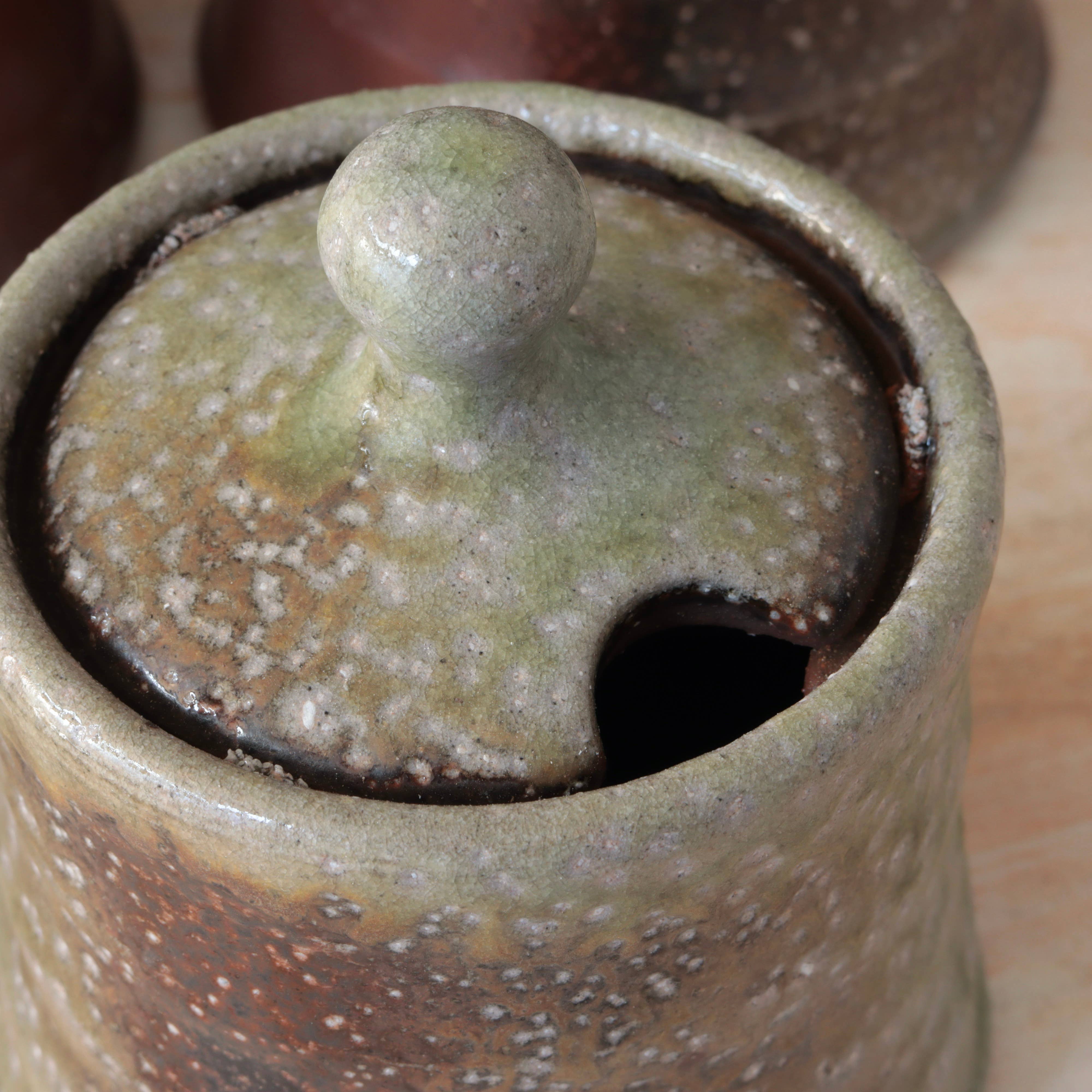 Matt Fishman Pottery - Vente Pots - Pots à sucre en forme de sablier cuits au soda foncé3