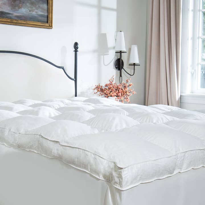 Delara - Wholesale Mattress Pad/Protector - 3 Inch Down Alternative EXTRA PLUSH Mattress Pad