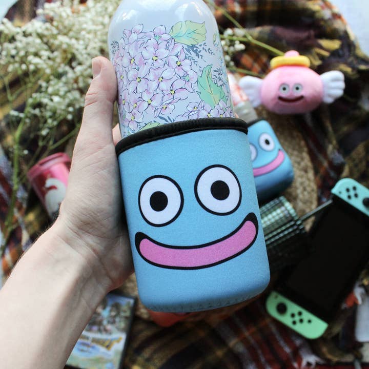 Dragon Quest Slimes 16oz neopren dryckesärmar | 3 färger för wholesale av Mamukeeto