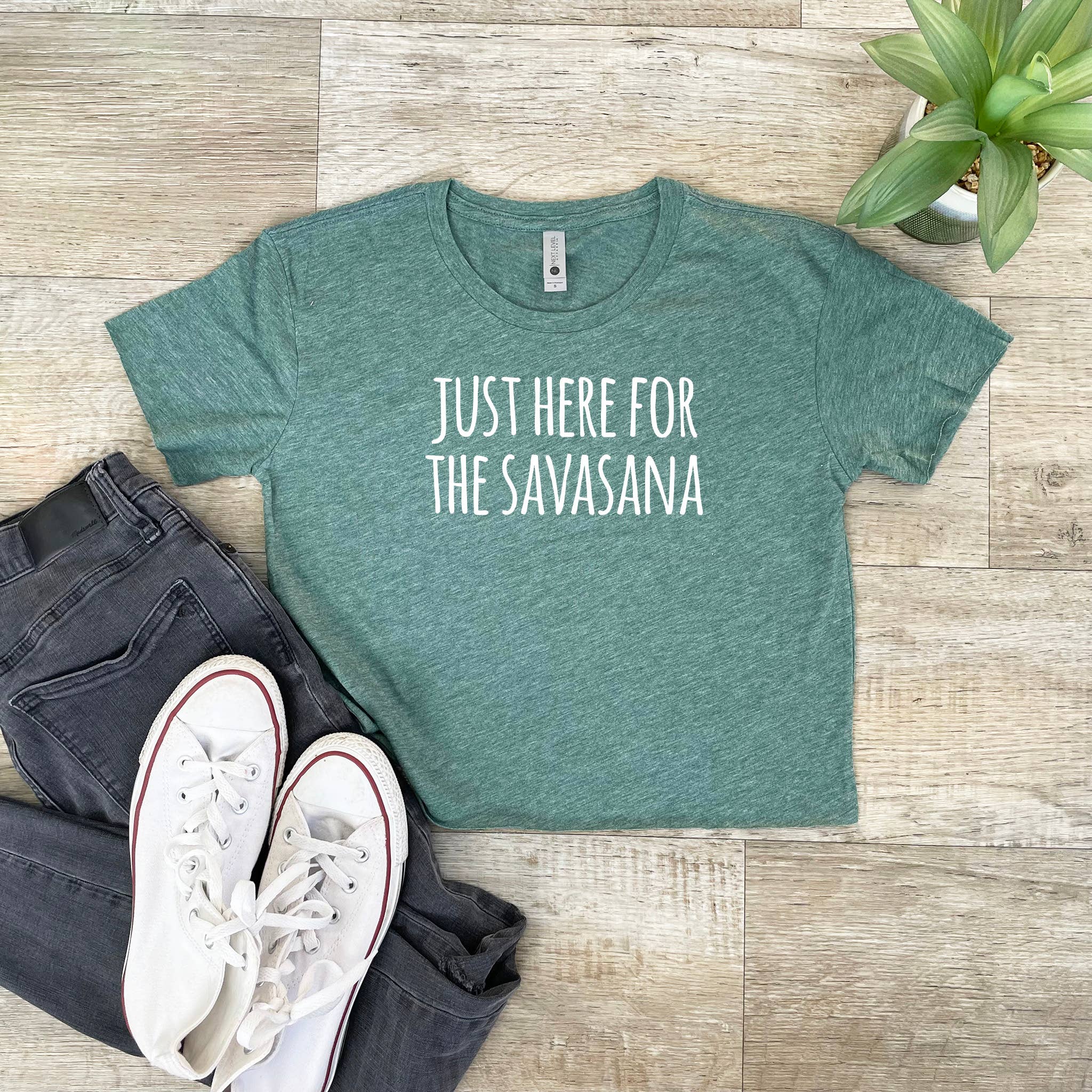 Moonlight Makers - Vendita all'ingrosso Maglietta serigrafata - Donna - Here for the Savasana - T-shirt corta da donna - Yoga, Yogi