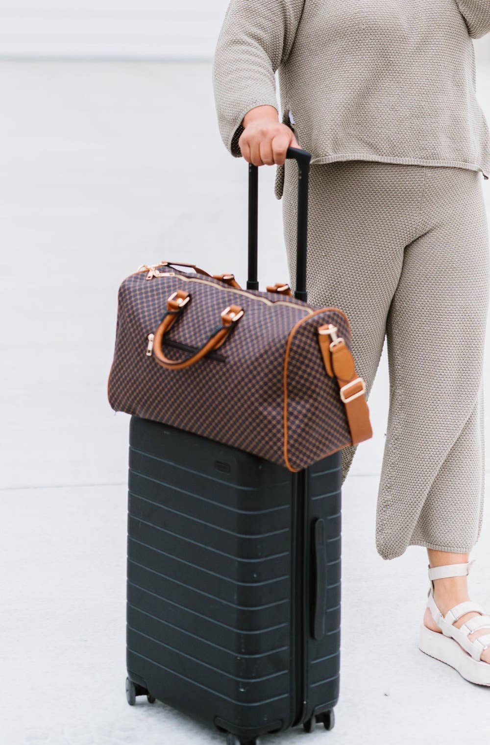 modern and chic - Wholesale Weekender Bag - Women's - Vanessa Overnighter3