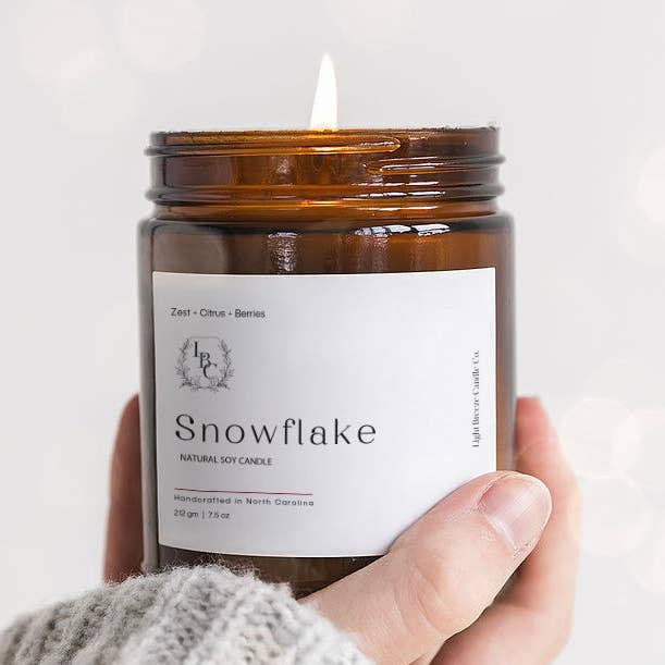 Vela de Copo de Nieve - Delicia de Cítricos y Bayas para una Navidad Festiva para venta al por mayor de Light Breeze Candle Co.
