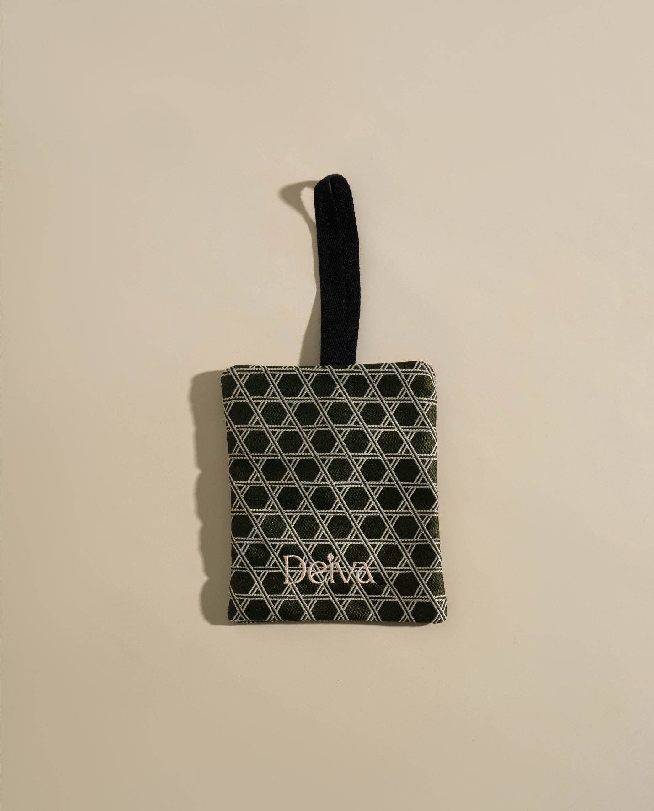 Deiva - Wholesale Sachet - Rain on Tea Leaf2