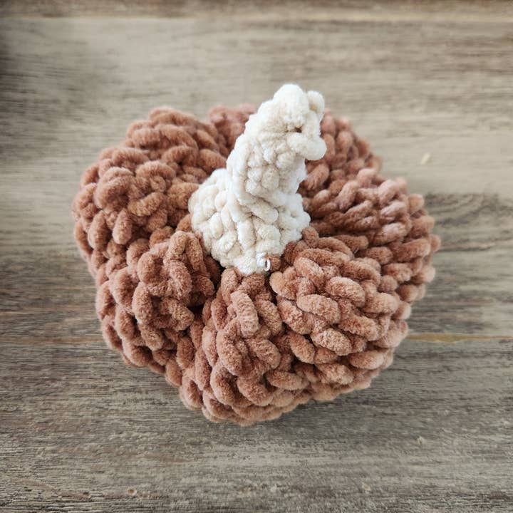 Naturalmarjory - Wholesale Decorative Tabletop Object - Crocheted Small Pumpkins - Cozy Autumn Decor4