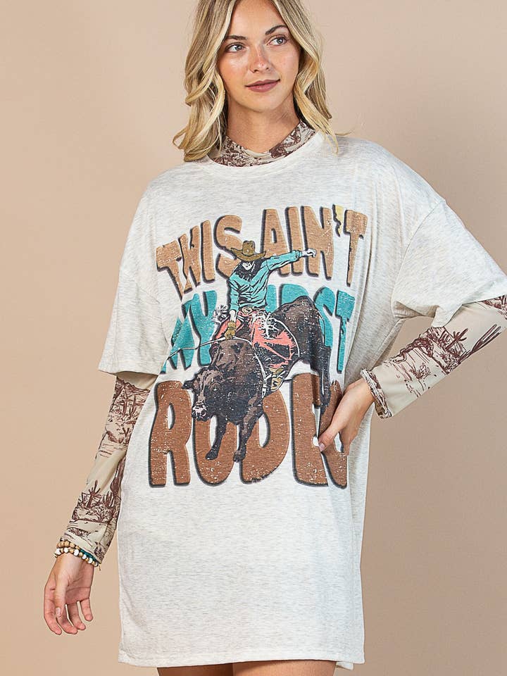 ABITO T-SHIRT AV1202-NORA CON GRAFICA WESTERN RODEO per la vendita all'ingrosso da parte di Avery