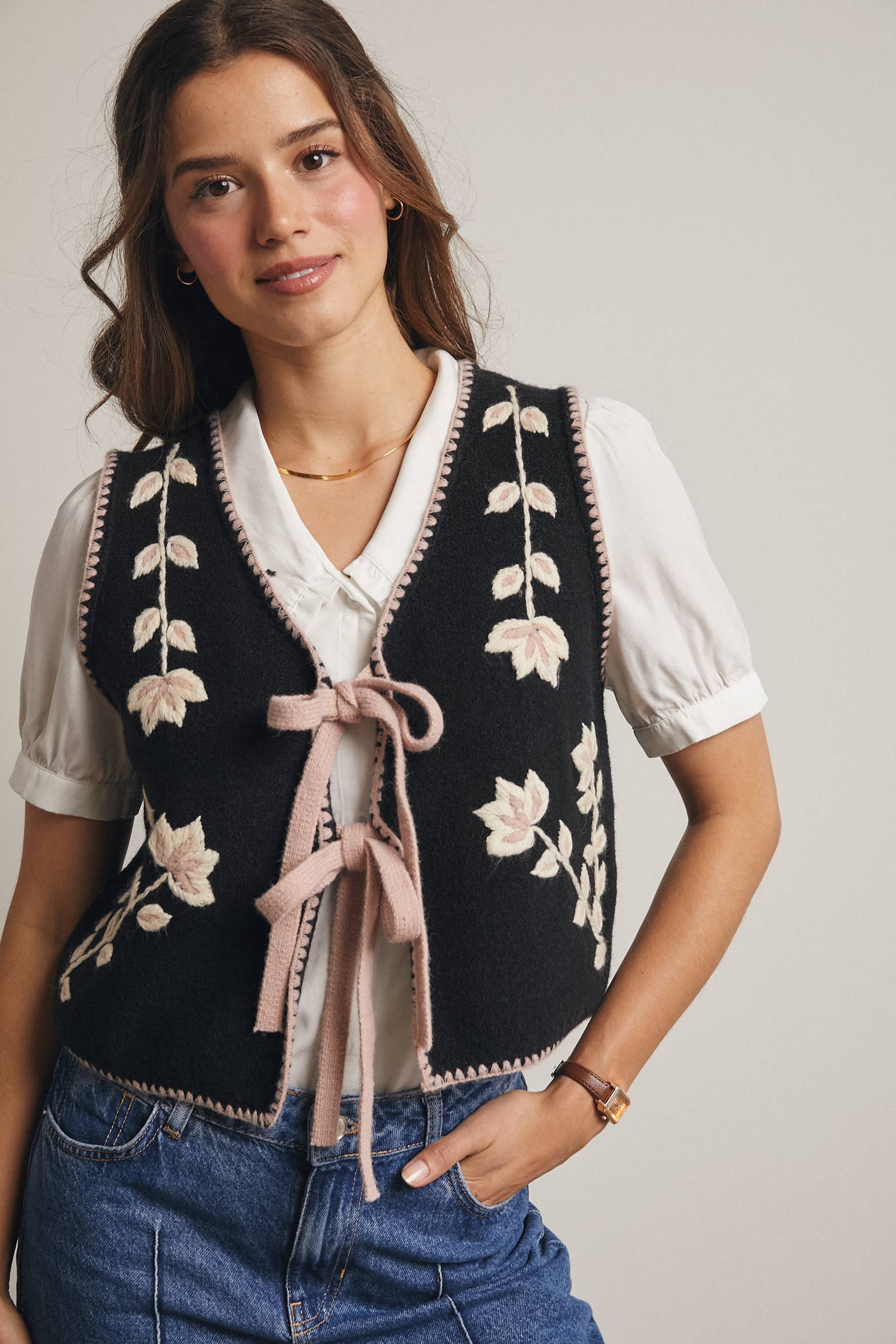 Forte - Wholesale Vest - Dames - Gebreid Vest met Bloemenprint en Striksluiting FSW00067