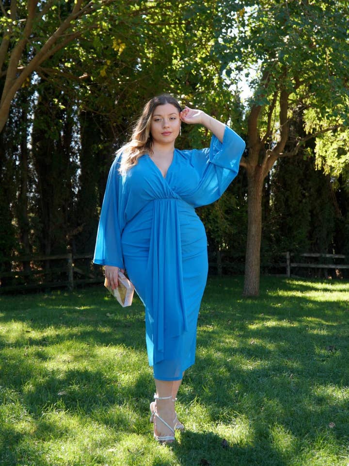 Midi-Kleid TG 2525 mit Cape-Ärmeln für den Großhandel von Invitadissimas