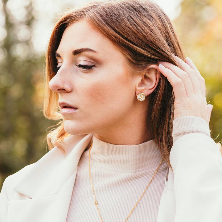 Harma - Wholesale Pendant/Charm Necklace - Ethereal Flutter Butterfly Bolo Necklace3