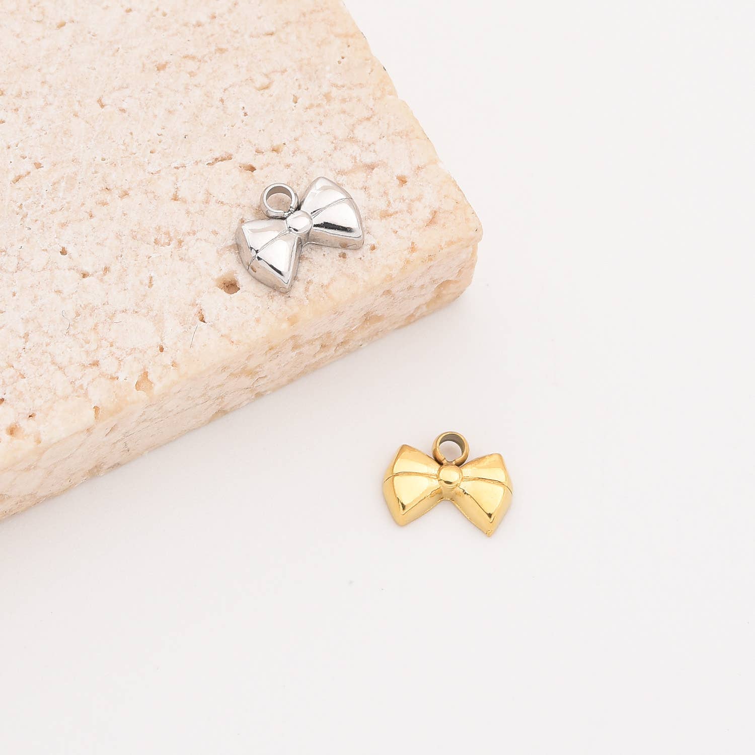 findings4uGem – wholesale Pendant/charm necklace – Gold Filled Stainless Steel Bow Ribbon Charm Pendant, SCP0206