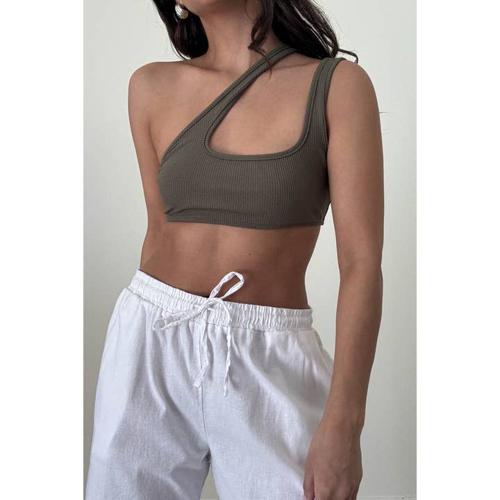 CROP TOP ASYMÉTRIQUE À ÉPAULE DÉNUDÉE AVEC DÉCOUPE pour la vente par Salty