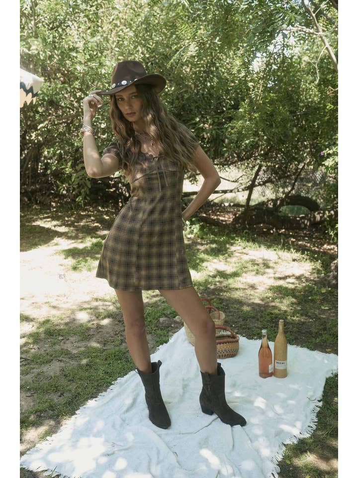 The Workshop Studio - Vente Robe – femme - ROBE COURTE À MANCHES COURTES À CARREAUX AVEC LACETS ET DÉTAILS EN DENTELLE6