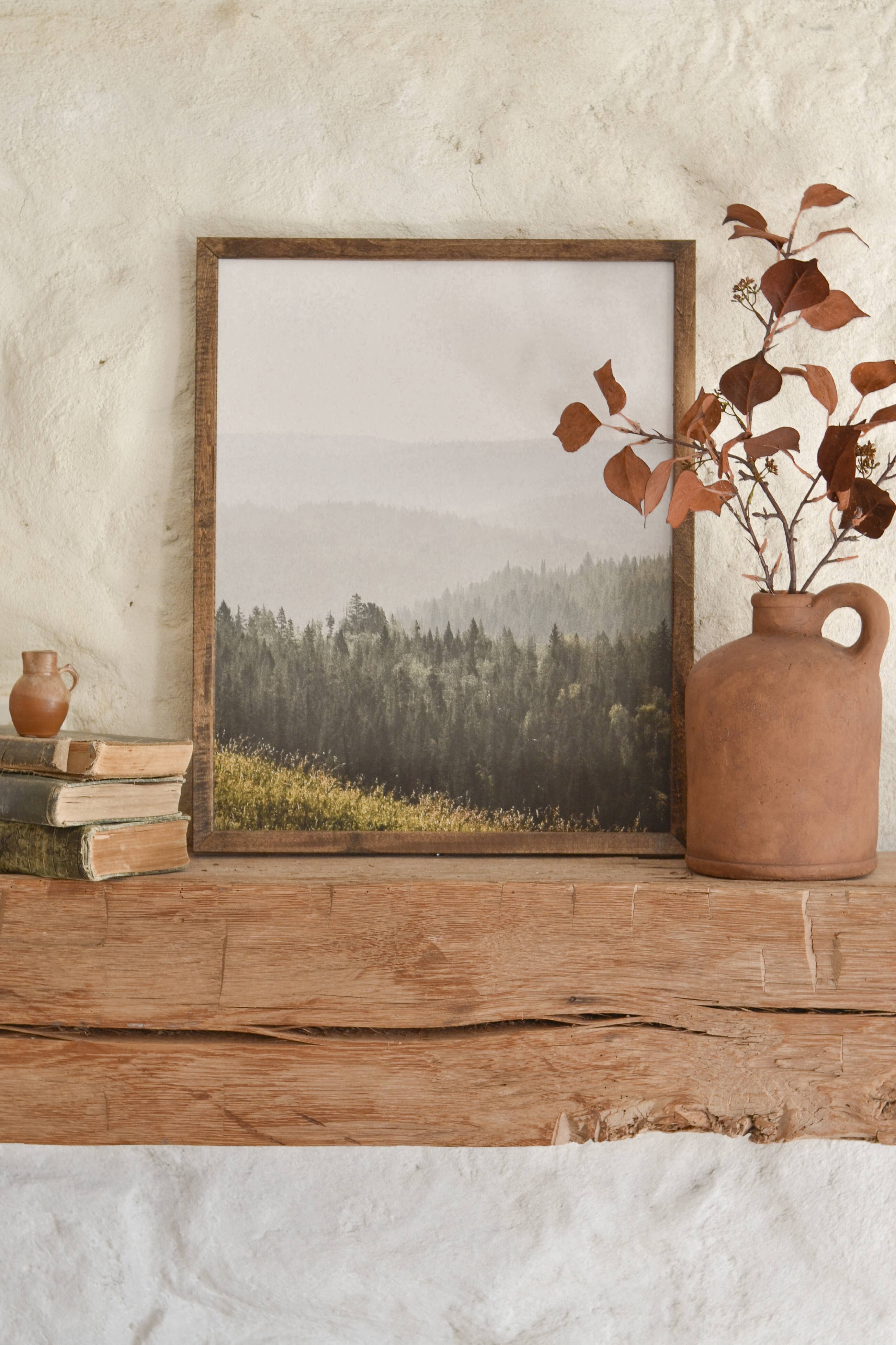 White Gables Home By Aimee Weaver Designs - Vente Affiche d'art - Art encadré de la forêt de l'Oregon | Fabriqué aux États-Unis2