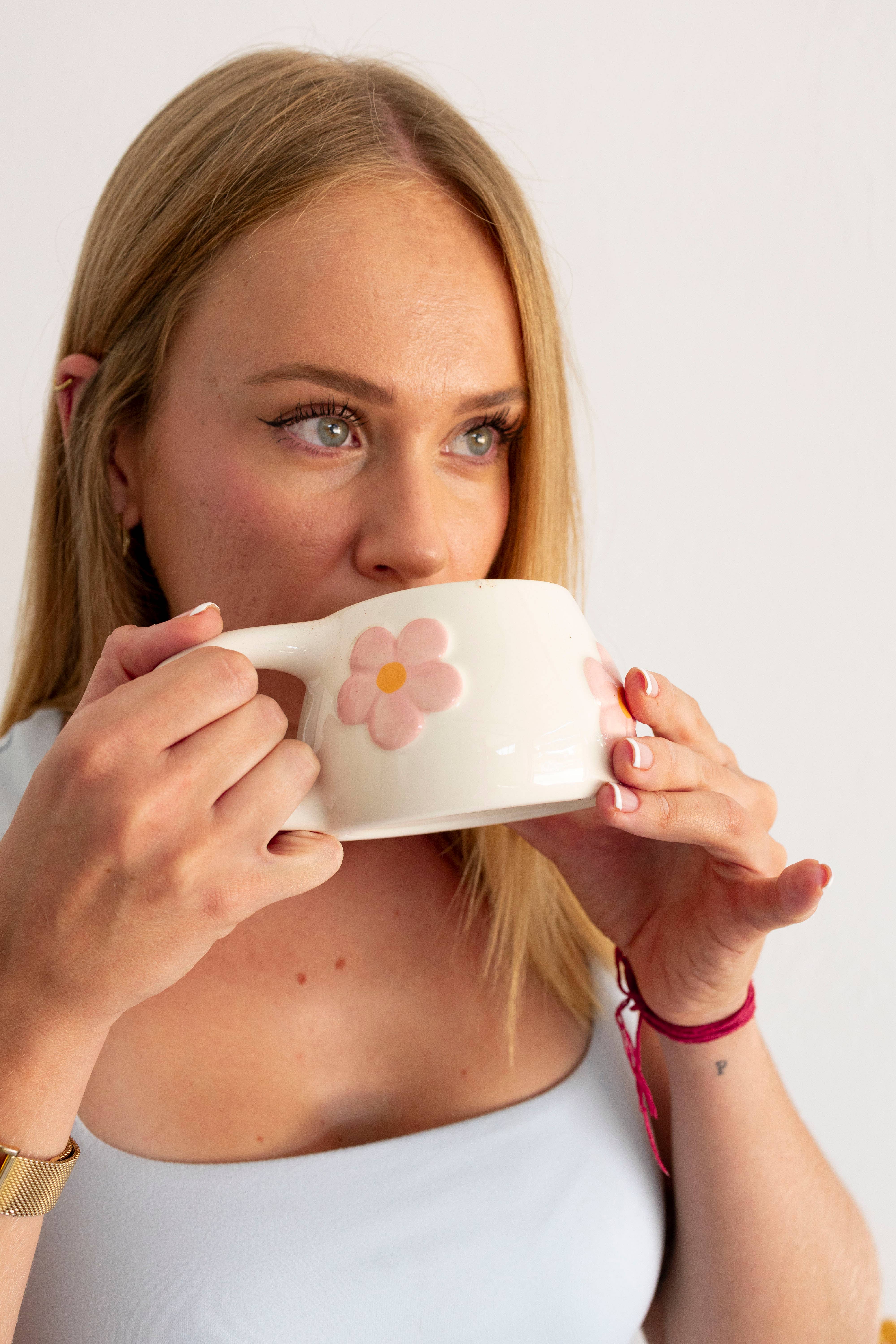 Pipa and Happy – Caneca por atacado – Caneca Blomma de Cerâmica Artesanal com Flores (300 ml)2