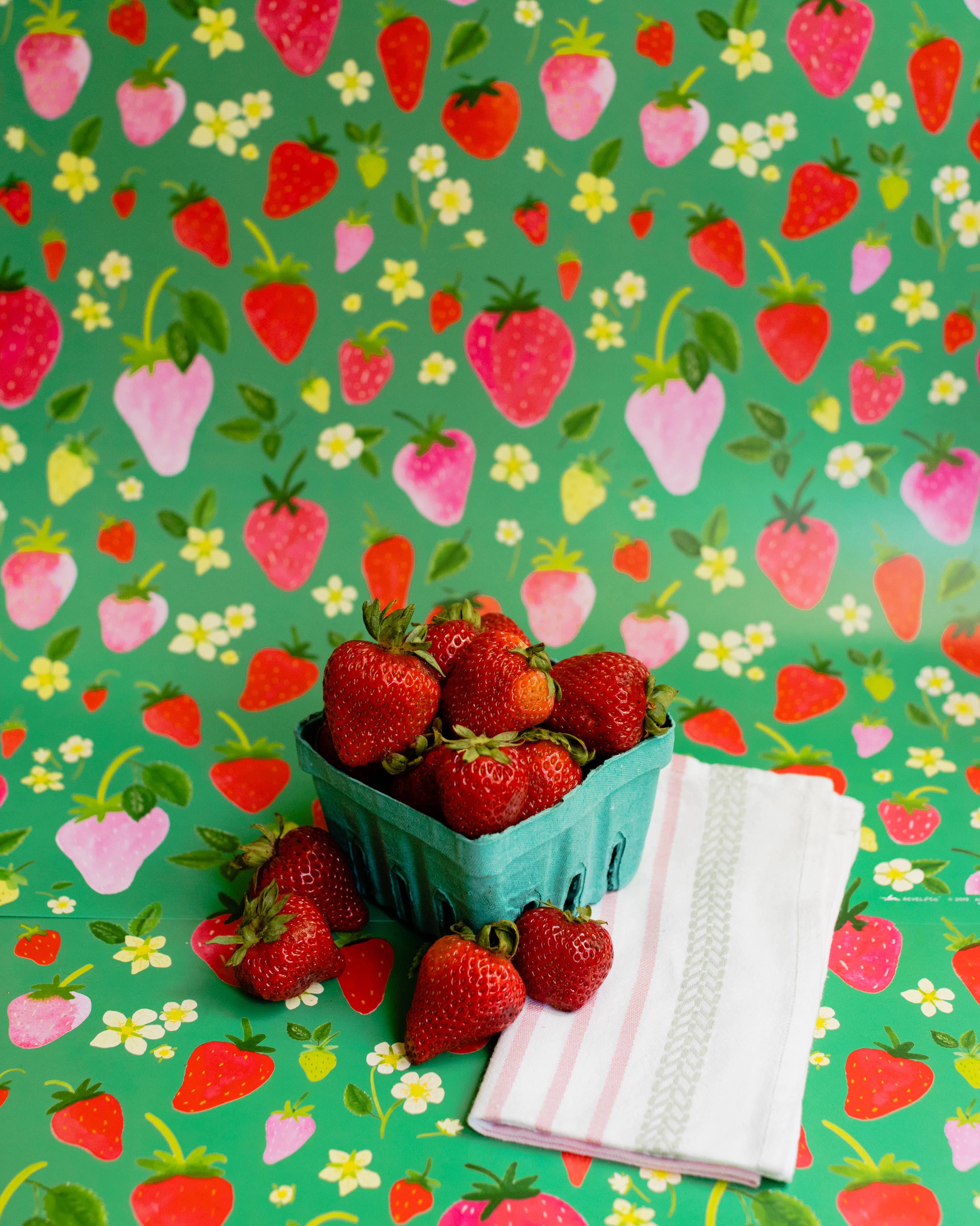 REVEL & Co. - Venta al por mayor Sobre de papel de regalo - Hoja de papel de regalo de fresas5