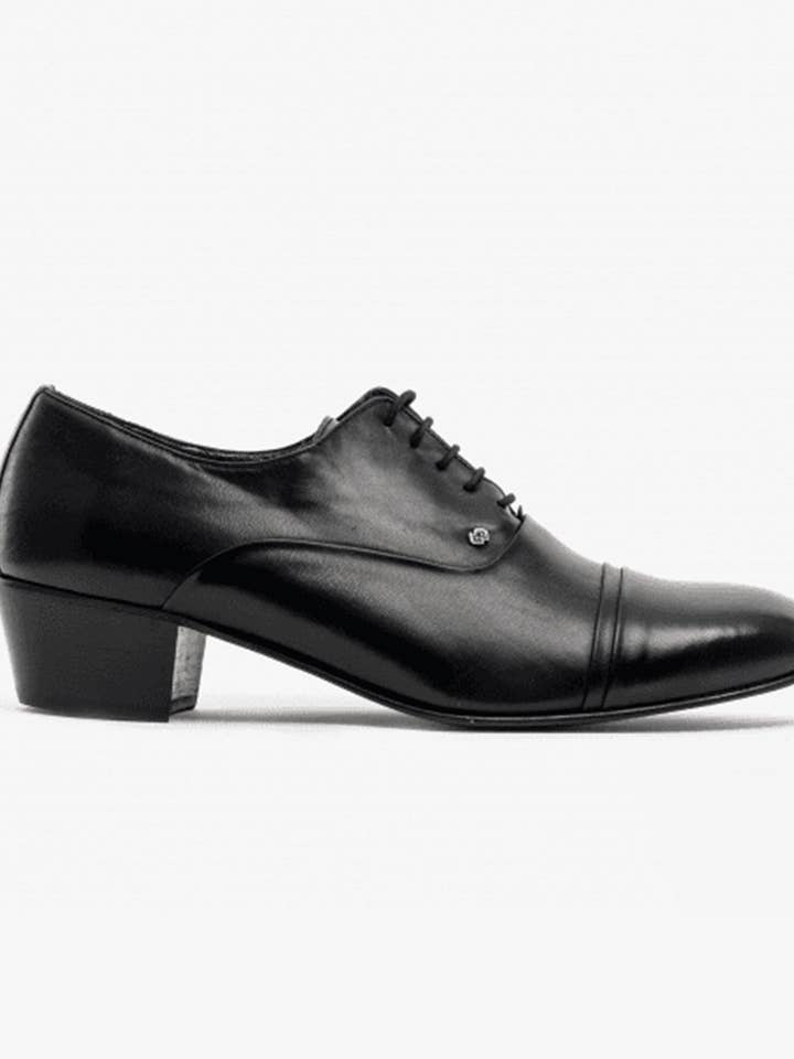 Scarpe Oxford da uomo in morbida pelle con tacco cubano e lacci Club Cubano CORDOBA nere. per la vendita all'ingrosso da parte di Club Cubano