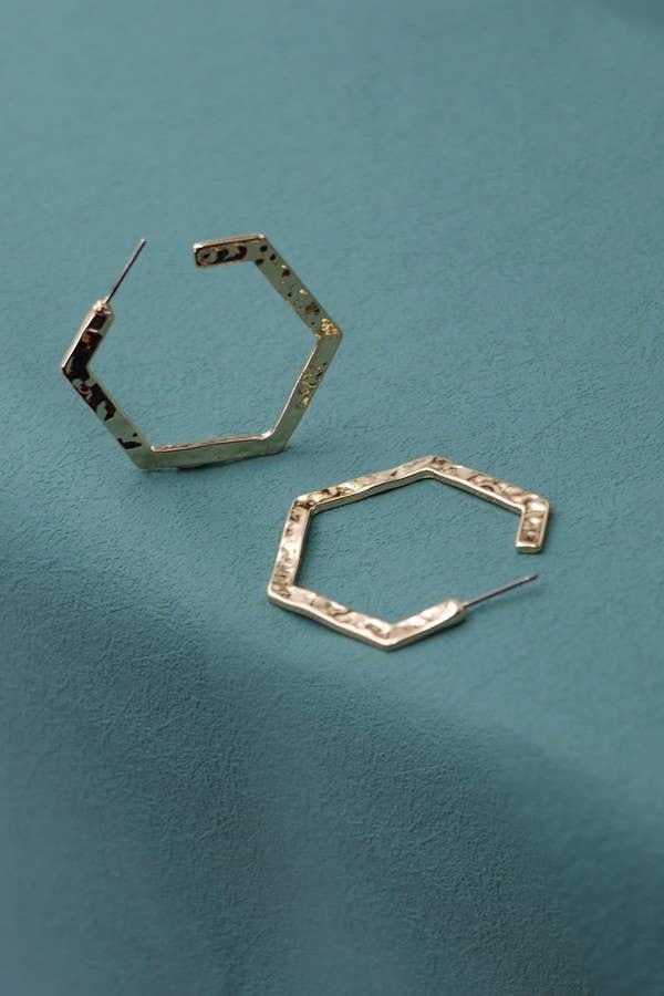 Gold HAMMERED HEXAHON HOOP EARRINGS | 80E1615 for wholesale on Faire1