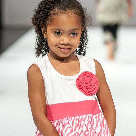 Robe fille imprimé zèbre rose pour la vente par Ikuzi Dolls