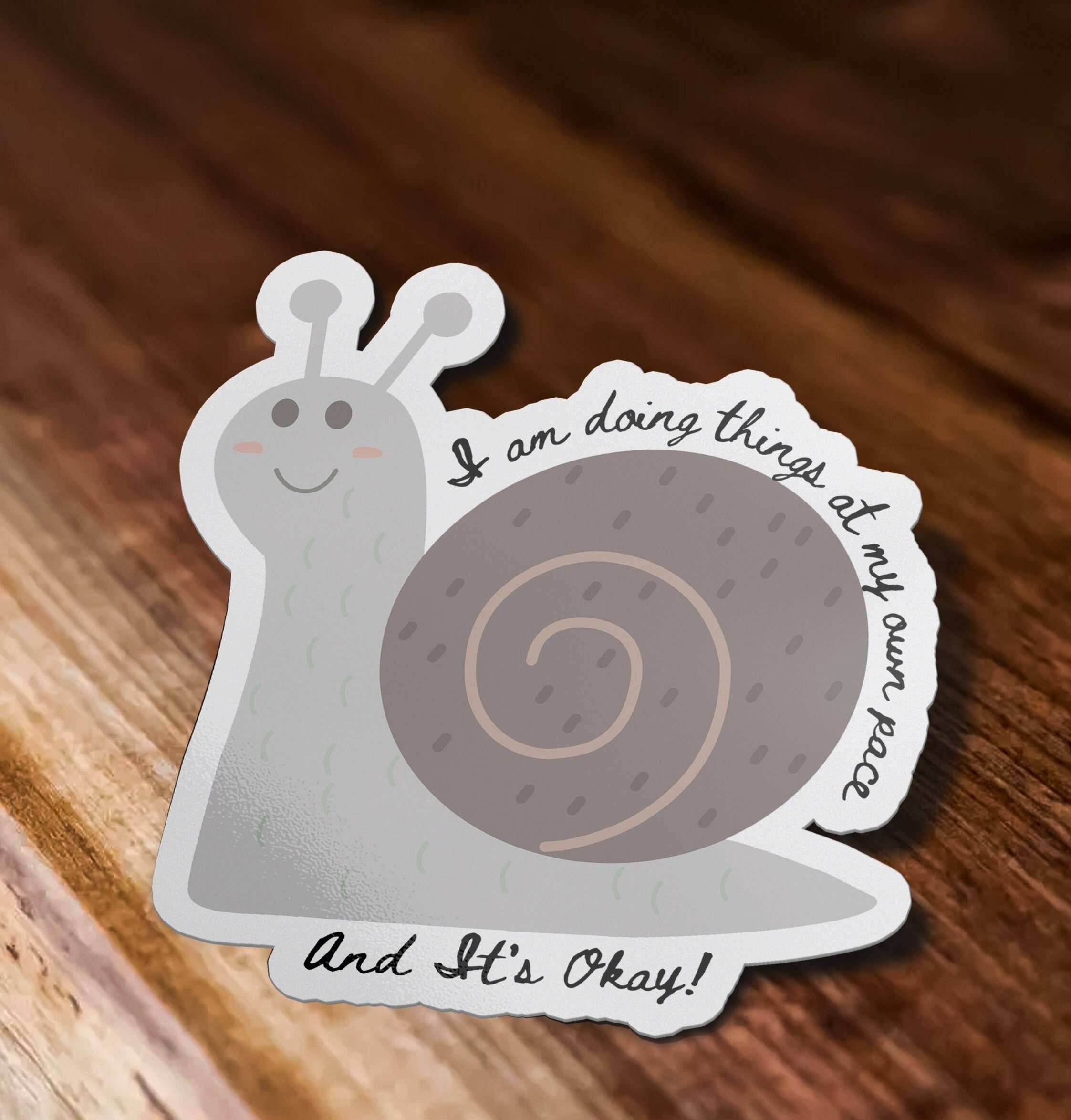 Sticker Bull - Wholesale Sticker - Ik doe dingen in mijn eigen tempo en dat is oké sticker - schattige slak geestelijke gezondheid waterdichte vinylsticker voor laptop, waterfles en auto1