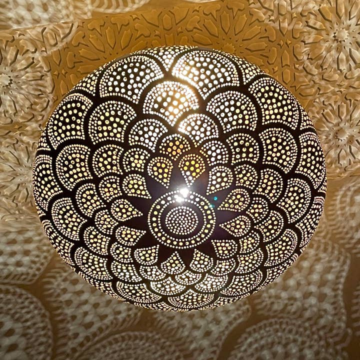 Lampe de plafond faite à la main, suspension en laiton. for wholesale by LeBazare