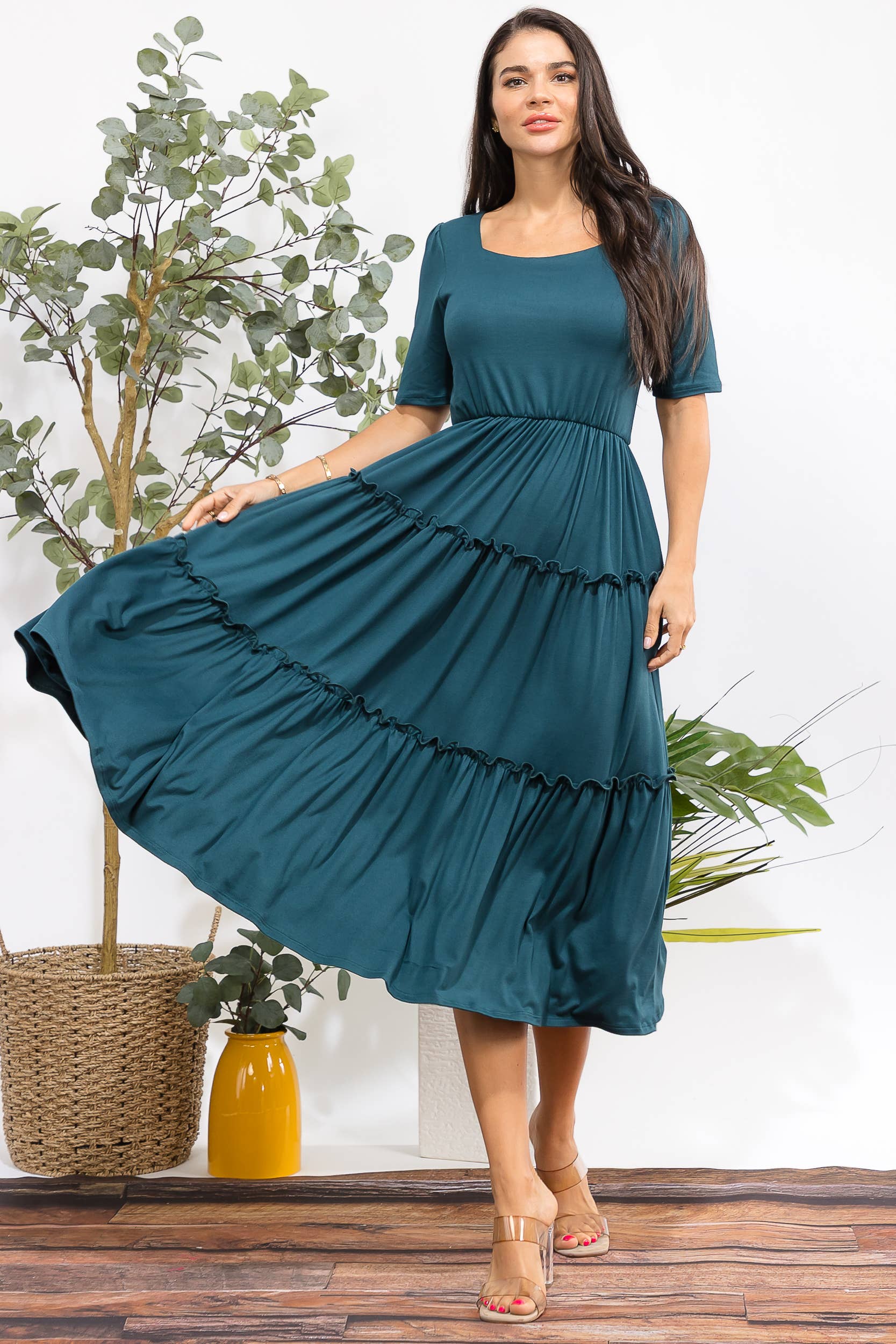 H&H Fashion Inc. – Großhandel Kleid – Damen – JR778X-S Plus Size Stufen-Midikleid mit quadratischem Ausschnitt29