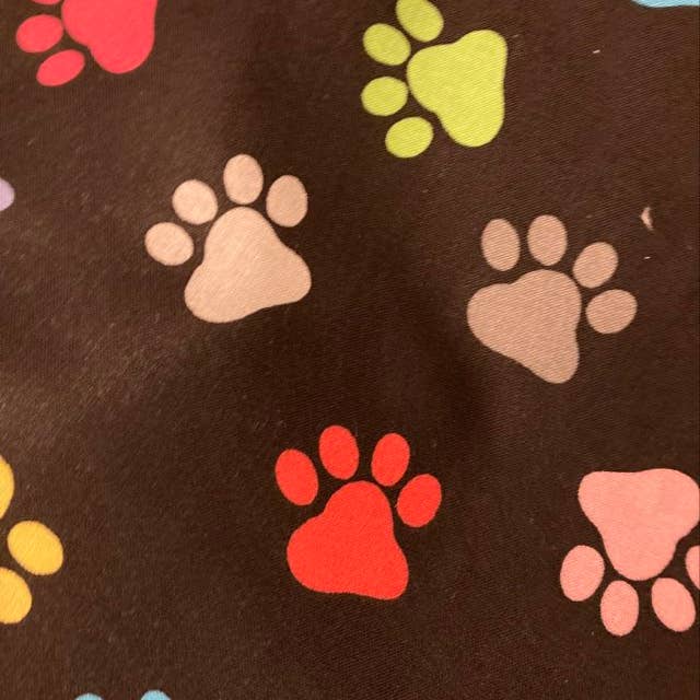 Jo's Pet Treats & Bandanas by Abab Enterprises, LLC - Vente Bandana – chien - Bandana à nouer pour chien avec motif de patte, prêt à être vendu au détail3