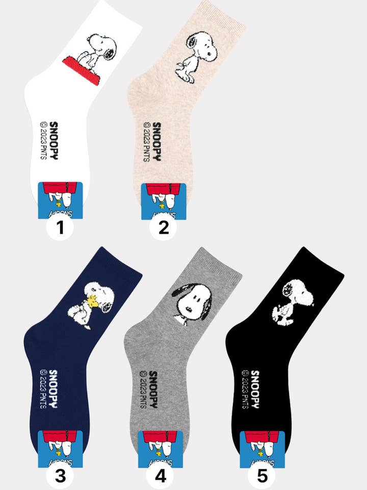 La collection de chaussettes sous licence Peanuts Snoopy pour femmes pour la vente par Kpopsocks