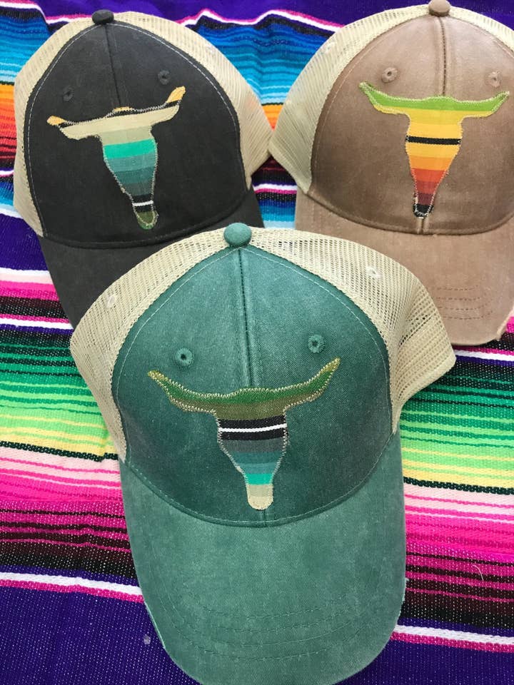 Playa Serape Trucker Hoeden voor wholesale door Sweet Texas Treasures