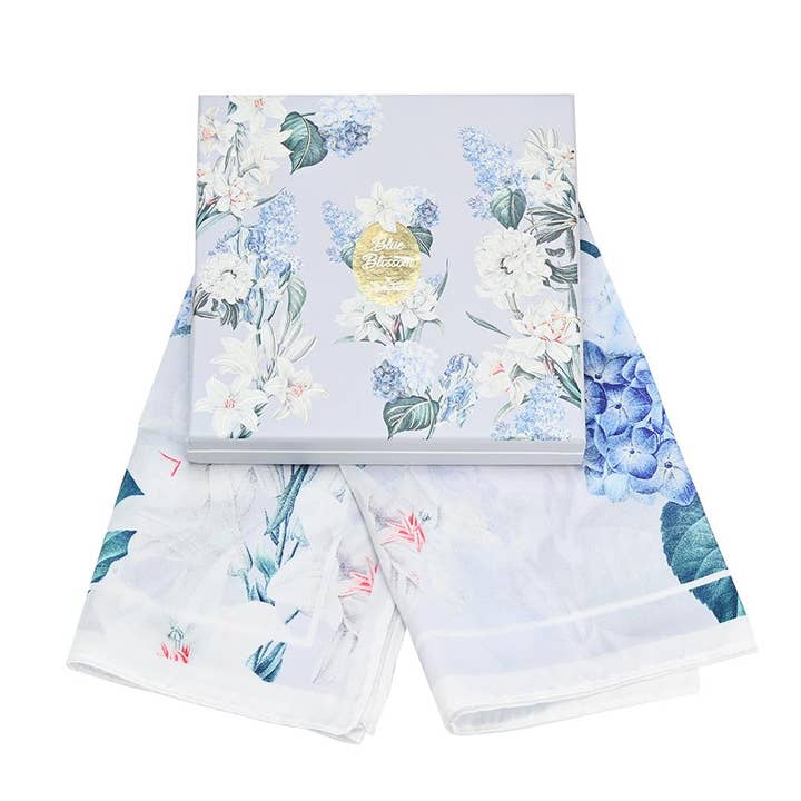 Foulard 50x50 en boîte cadeau Blue Blossom par SoapTales pour la vente par IngrossoBeauty by INCI Srl