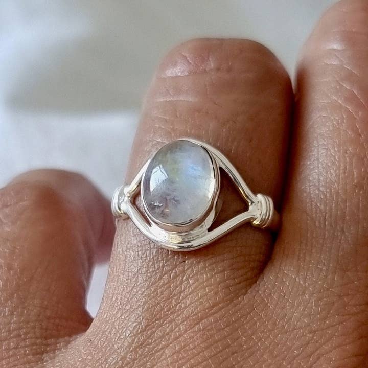 Mistry Gems – wholesale Single stone/solitaire ring – Unisex Oval Rainbow Moonstone Ring | 925 Sterling Silver4