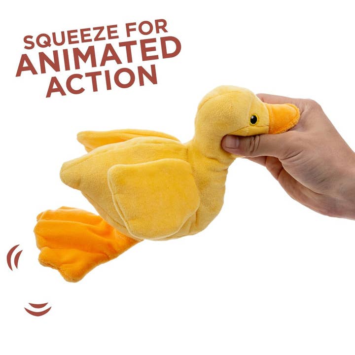 Jouet en peluche pour chien en forme de canard. pour la vente par Original Territory