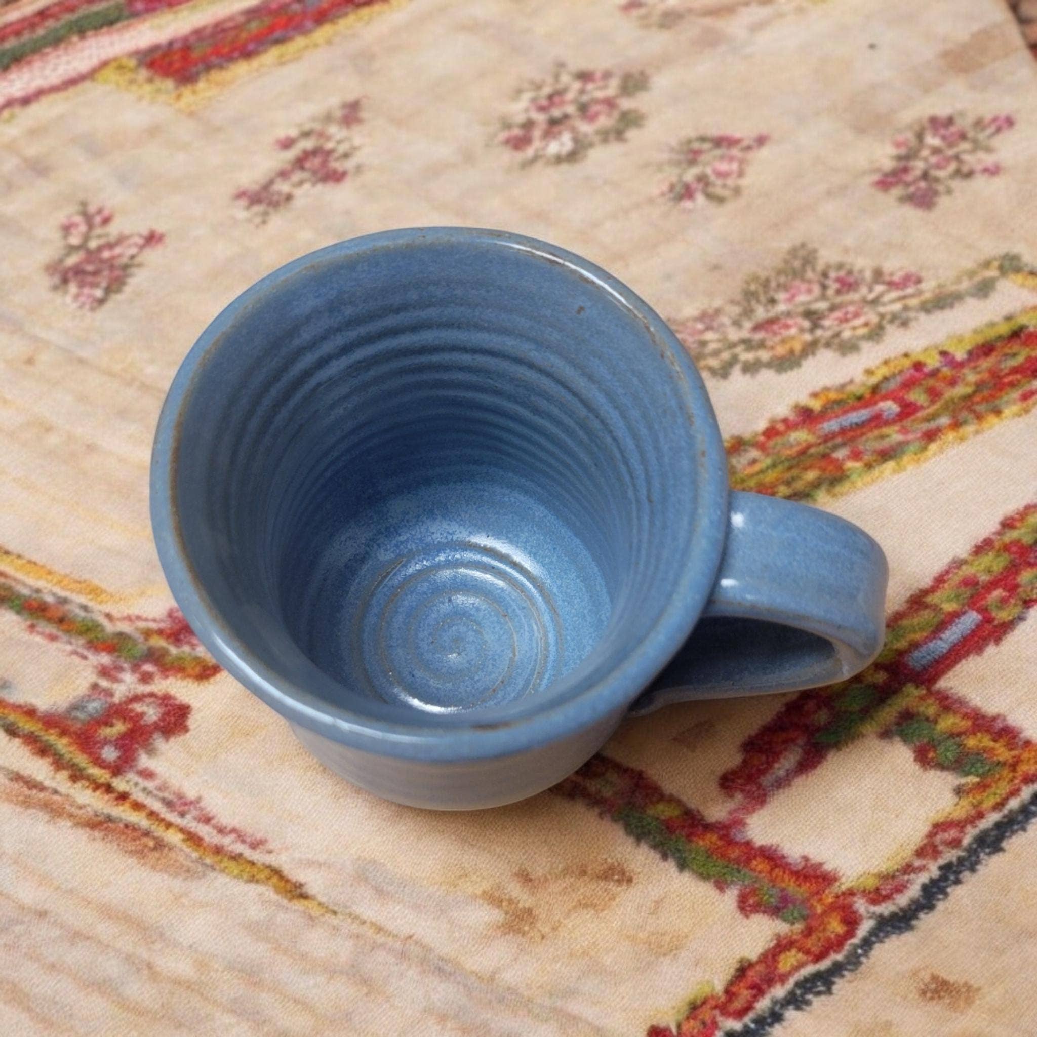 MudWorks Pottery - Wholesale Koffiemok - Kabouter met Paddenstoelen Mok1