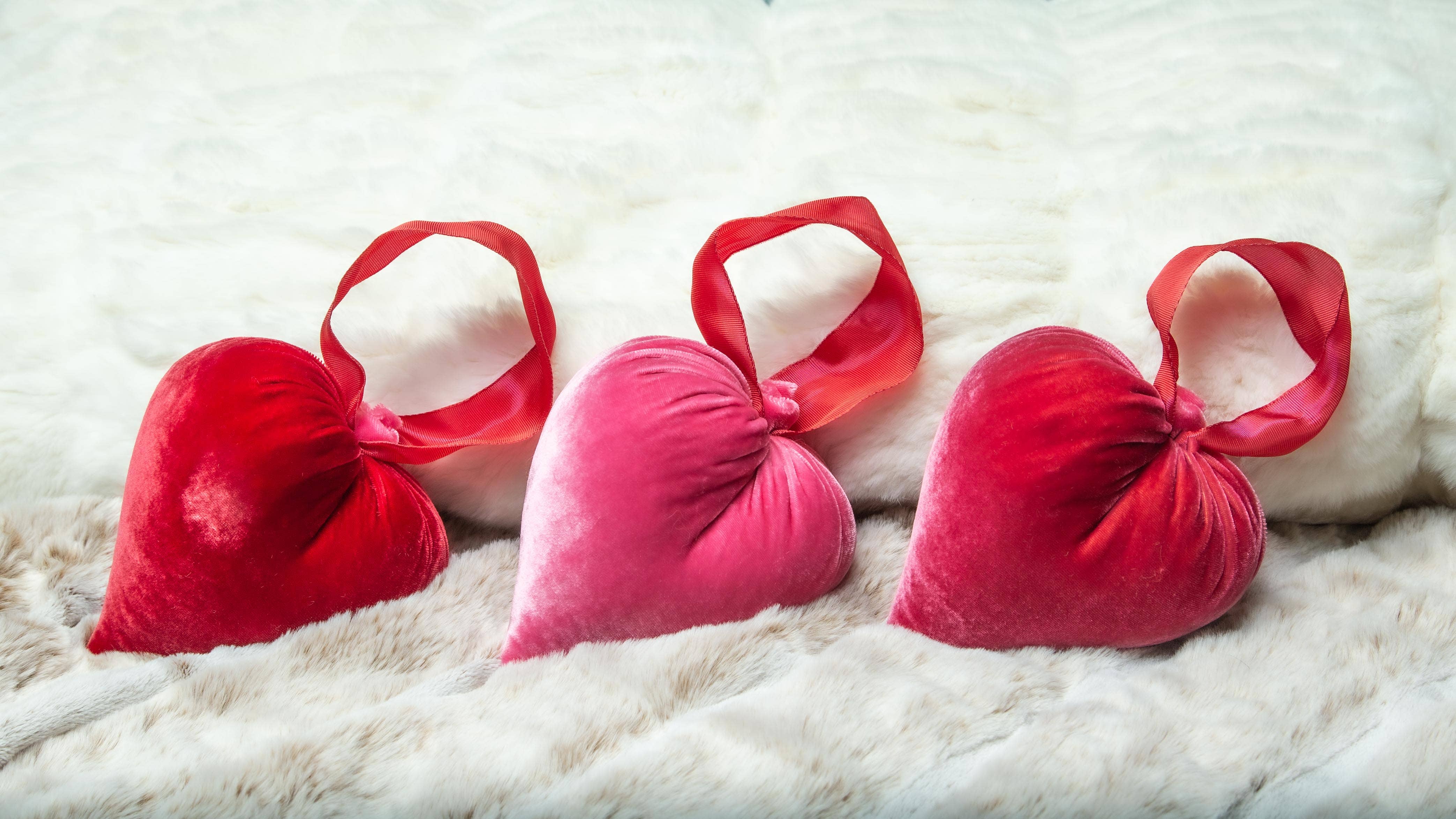 Hot Skwash - Wholesale Decorative Tabletop Object - Medium Guava Ribbon Heart1