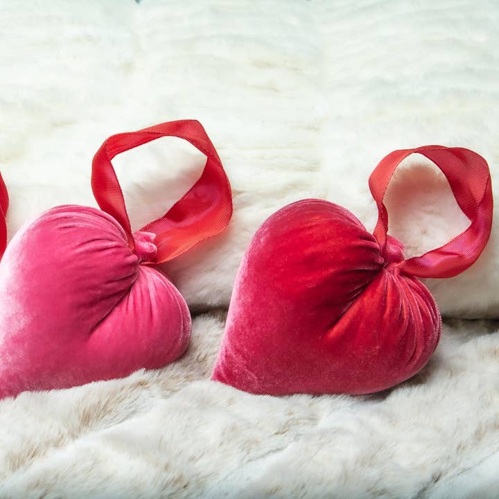 Hot Skwash - Wholesale Decorative Tabletop Object - Medium Guava Ribbon Heart1