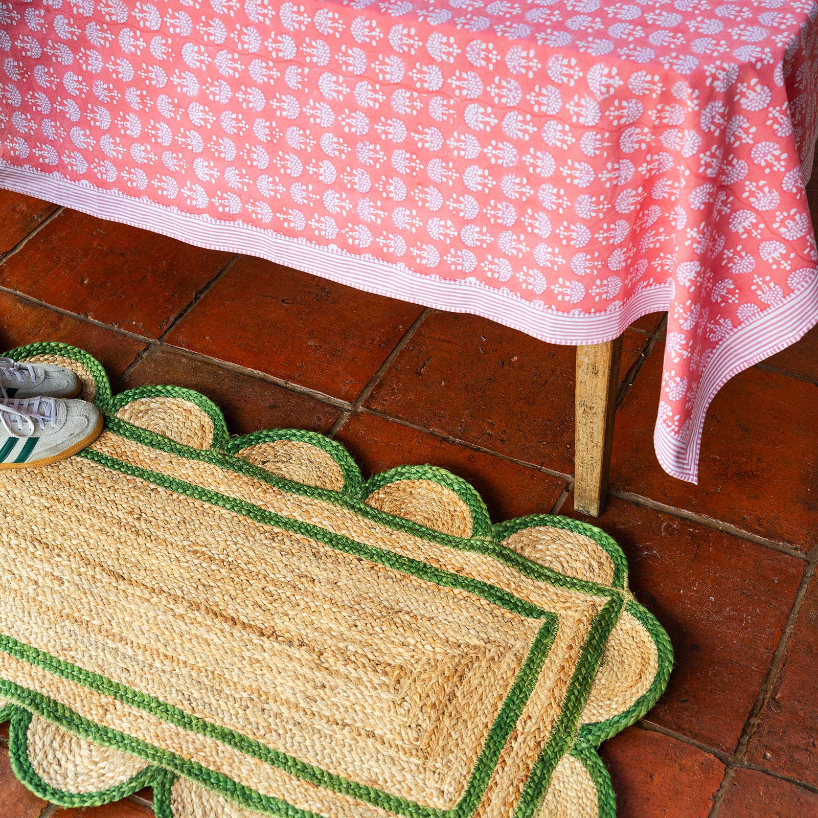 Constance & Denny - Wholesale Runner Rug - SPRING GREEN Scalloped Hand Woven Jute Runner0