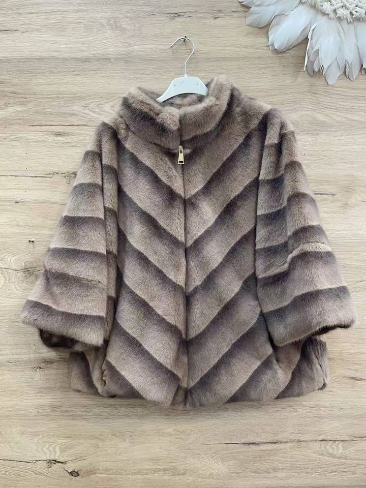 SYNTHETIC FUR COAT WITH INNER LINING for wholesale by SWEET MAGIC MODA Y COMPLEMENTOS