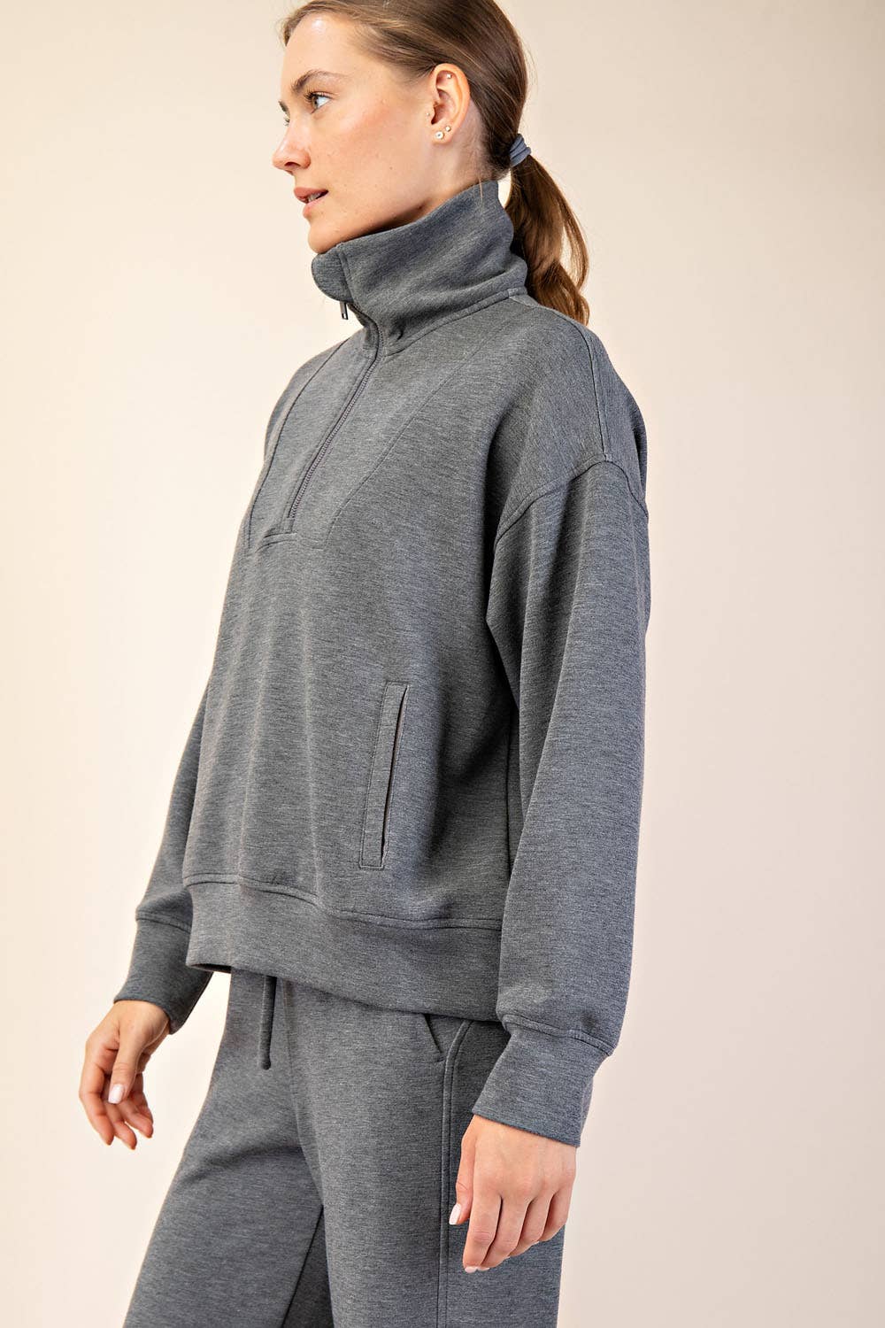 Rae Mode - Vendita all'ingrosso Felpa - Donna - PULLOVER CON COLLO A IMBUTO E ZIP A QUARTO IN MODAL SCUBA44