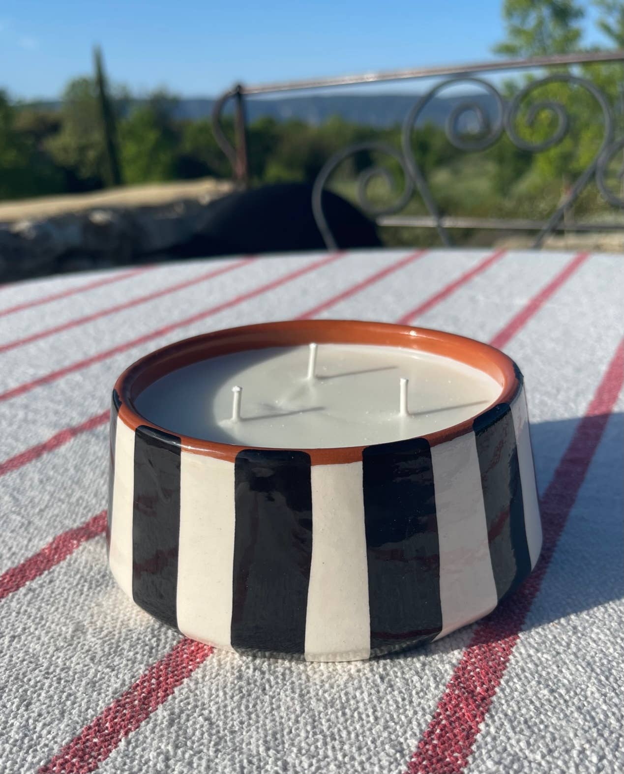 Atelier Bon Sens - Wholesale Jar/Filled Candle - Black and white candle, “Le Potager du Sud”1