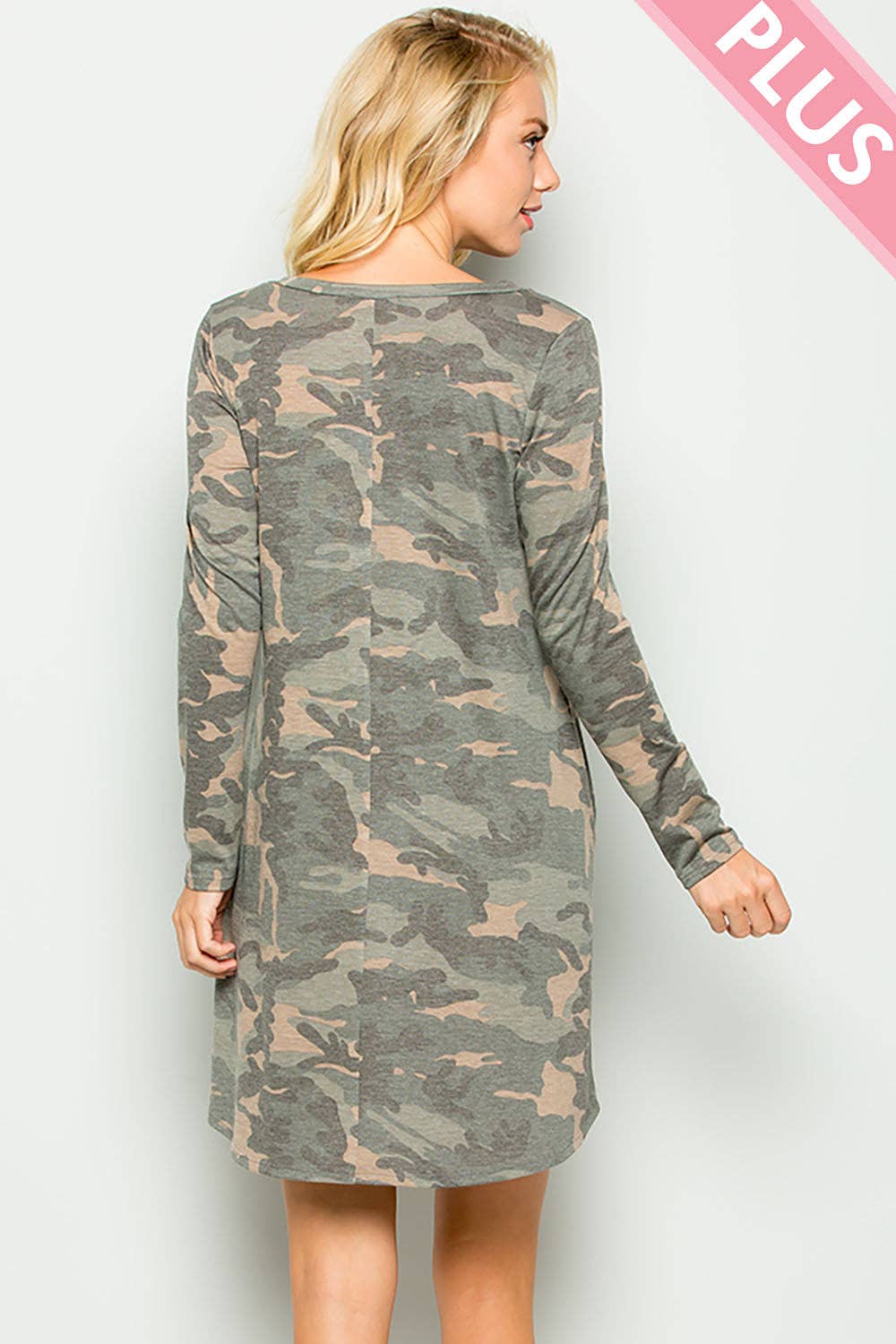 Verde camuflado Vestido Túnica Plus Size Camuflado de Manga Comprida com Decote Cruzado e Bolsos Laterais para venda a revendedores na Faire4
